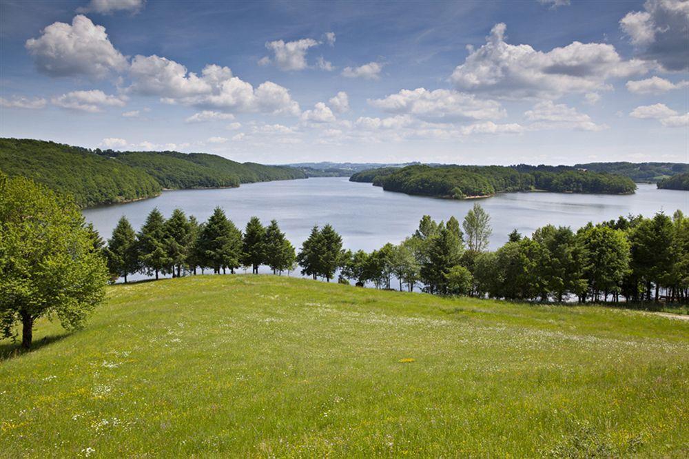 Hotel Du Lac Lacapelle-Viescamp Bagian luar foto
